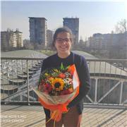 Studentessa universitaria in possesso di laurea triennale in storia impartisce lezioni di materie umanistiche e inglese per le scuole medie e superiori e di latino per il biennio delle superiori